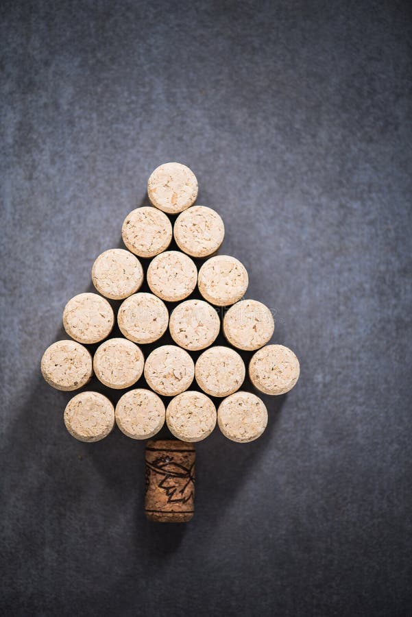 Árbol de navidad de corchos del vino imágenes de archivo libres de regalías Árbol de navidad de corchos del vino imágenes de archivo libres de regalías