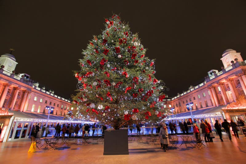 Árbol de navidad en la casa de Sommerset fotos de archivo libres de regalías Árbol de navidad en la casa de Sommerset fotos de archivo libres de regalías