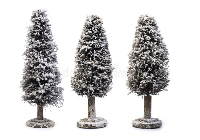 Árbol modelo miniatura de vino de invierno con nieve, decoración de uvas navideñas aisladas en fondo blanco, ruta de recorte incl fotografía de archivo libre de regalías