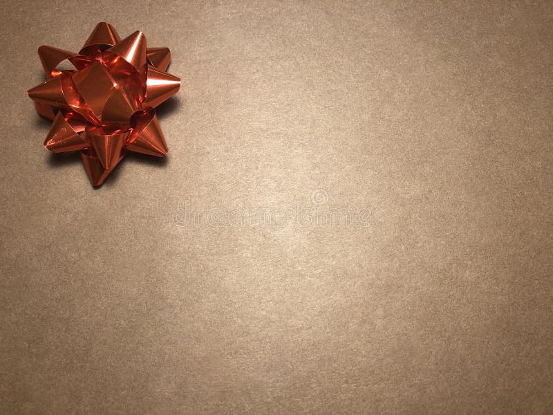 Área de mensaje vacío con el ornamento como la estrella, el documento de nota o marco brillante rojo sobre fondo oscuro y marrón imágenes de archivo libres de regalías Área de mensaje vacío con el ornamento como la estrella, el documento de nota o marco brillante rojo sobre fondo oscuro y marrón imágenes de archivo libres de regalías
