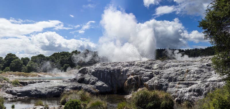 Área termal del géiser de Whakarewarewa imágenes de archivo libres de regalías Área termal del géiser de Whakarewarewa imágenes de archivo libres de regalías