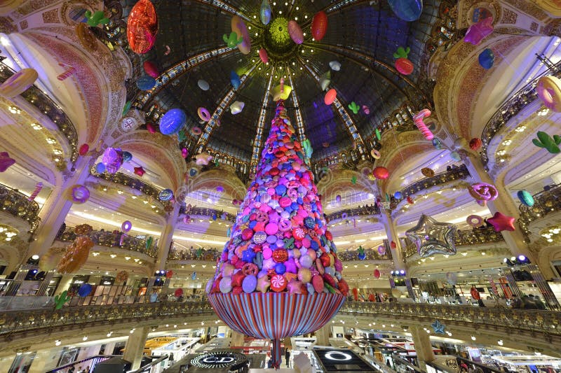 Árvore de Natal em Galeries Lafayette - Paris fotos de stock royalty free Árvore de Natal em Galeries Lafayette - Paris fotos de stock royalty free