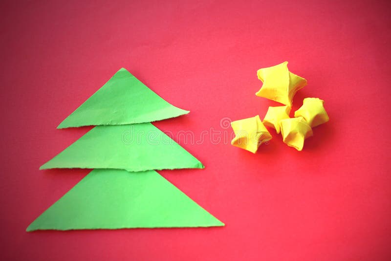 Árvores e estrelas de papel de Natal foto de stock Árvores e estrelas de papel de Natal foto de stock