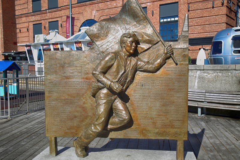 € de OSLO, NORUEGA “17 de agosto de 2016: Estatua de bronce, ingenio corriente del hombre foto de archivo libre de regalías € de OSLO, NORUEGA “17 de agosto de 2016: Estatua de bronce, ingenio corriente del hombre foto de archivo libre de regalías