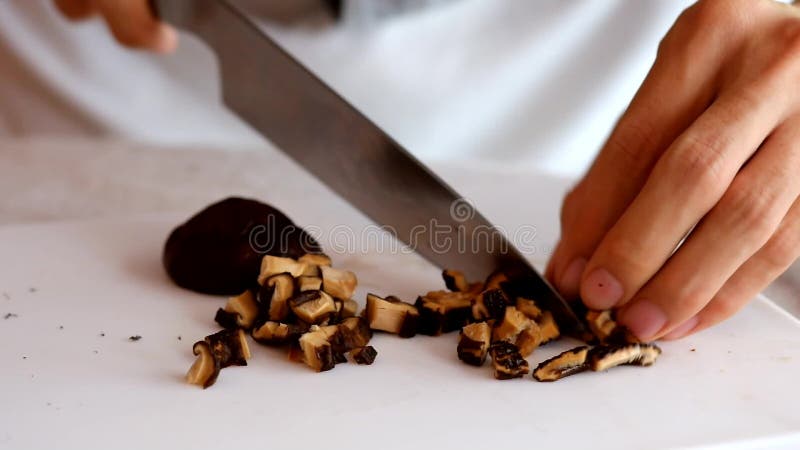 â€ ‹προετοιμάζει το μαγειρεύοντας μανιτάρι από τη φέτα
