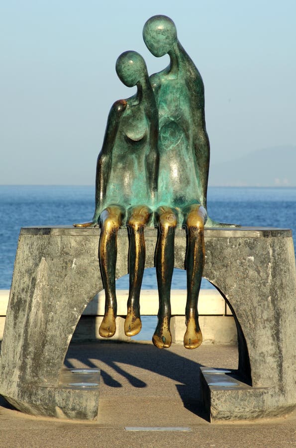 ‚La-Nostalgie ‚, een bronsbeeldhouwwerk op Malecon in Puerto Vallarta