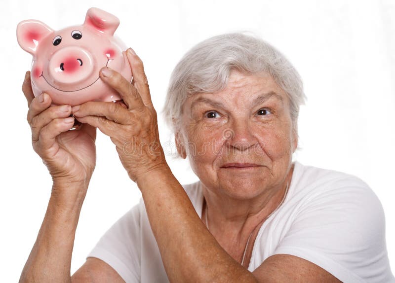 Äldre kvinna som skakar rolig piggybank arkivbilder Äldre kvinna som skakar rolig piggybank arkivbilder