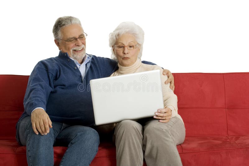Ältere Paare auf dem Sofa