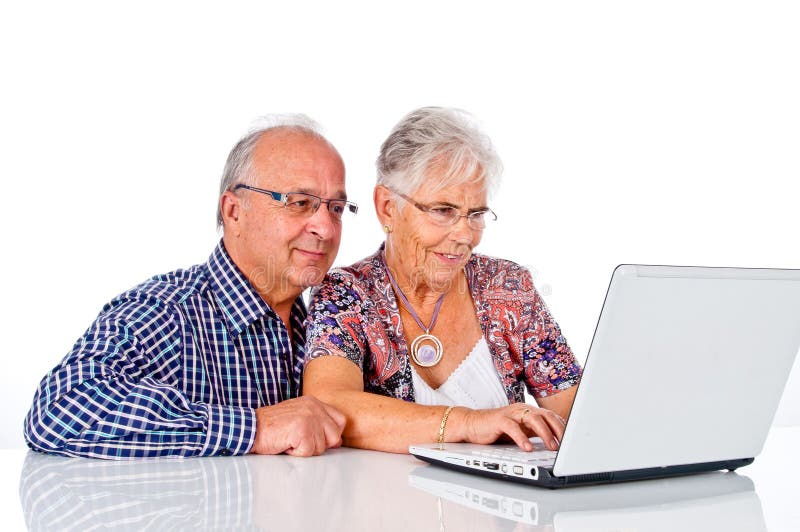 Ältere Paare mit Laptop