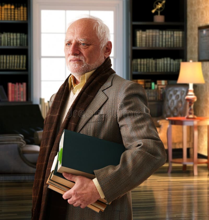 Älterer Professor mit Büchern am Bibliotheksraum lizenzfreie stockfotografie Älterer Professor mit Büchern am Bibliotheksraum lizenzfreie stockfotografie