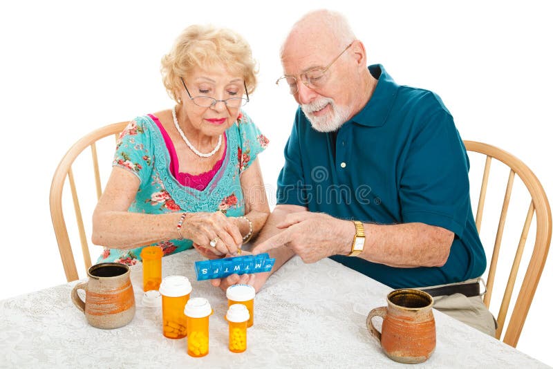 Älteres Paar sortiert Medikationen stockbild Älteres Paar sortiert Medikationen stockbild