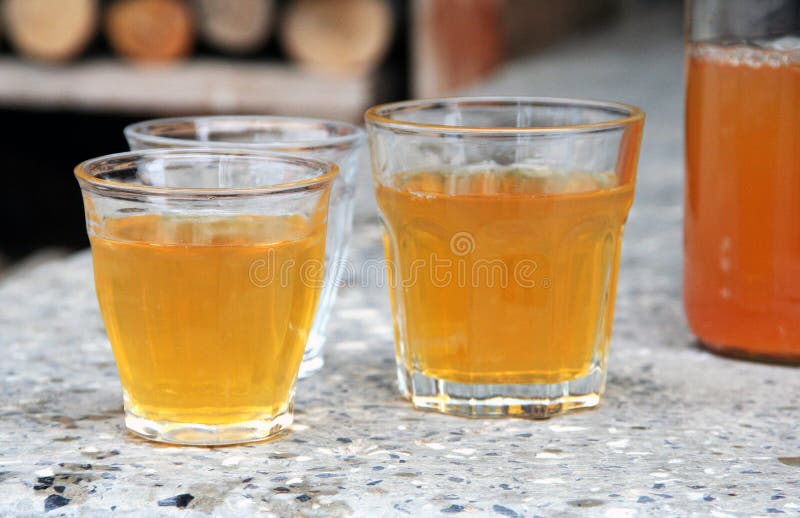 äppeljuice med homemad arkivfoto