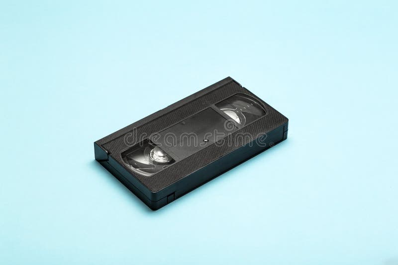 Ästhetik in den 80er und 90er Jahren. Videokassetten-VHS auf einem Farbhintergrund. Minimum Videokonzept Retro- stockfoto