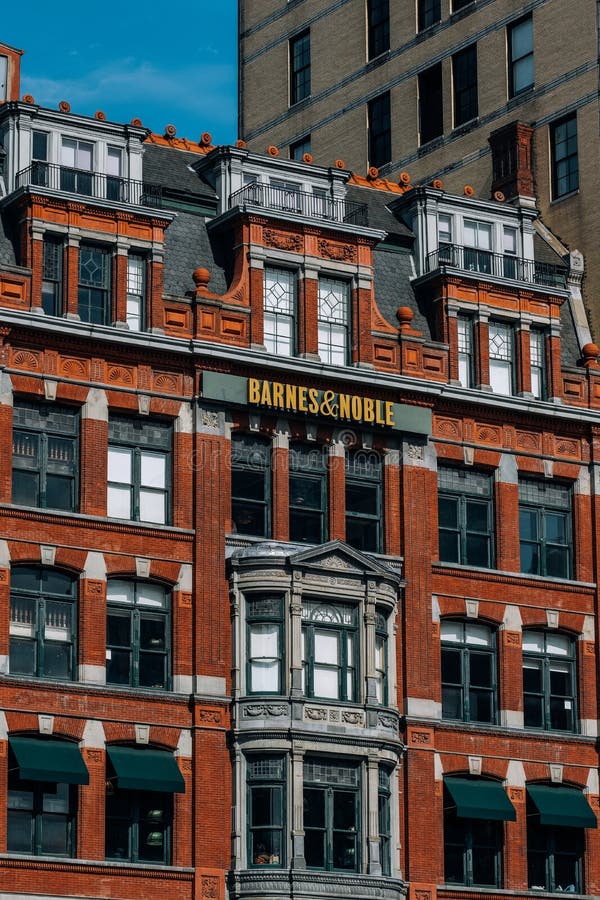 Århundradebyggnaden på den 17th gatan för öst 33 mellan Park Avenue söder och Broadway på Union Square i Manhattan, New York City royaltyfri fotografi Århundradebyggnaden på den 17th gatan för öst 33 mellan Park Avenue söder och Broadway på Union Square i Manhattan, New York City royaltyfri fotografi
