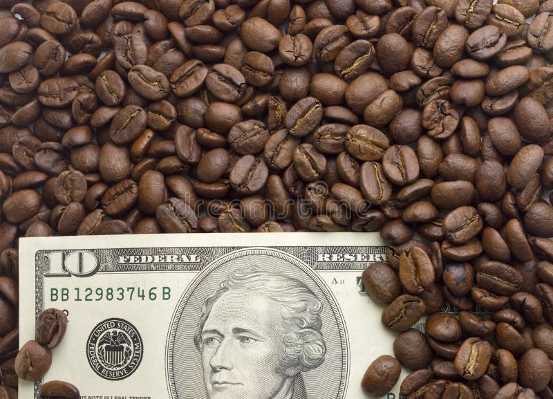 Åtskilliga US dollar Bakgrund av dollar med kaffe arkivbilder Åtskilliga US dollar Bakgrund av dollar med kaffe arkivbilder