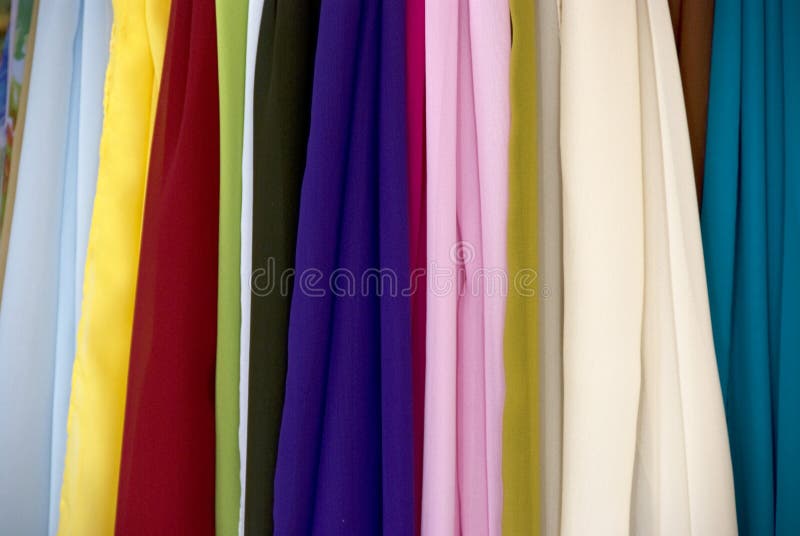 Écharpes en soie colorées photo libre de droits