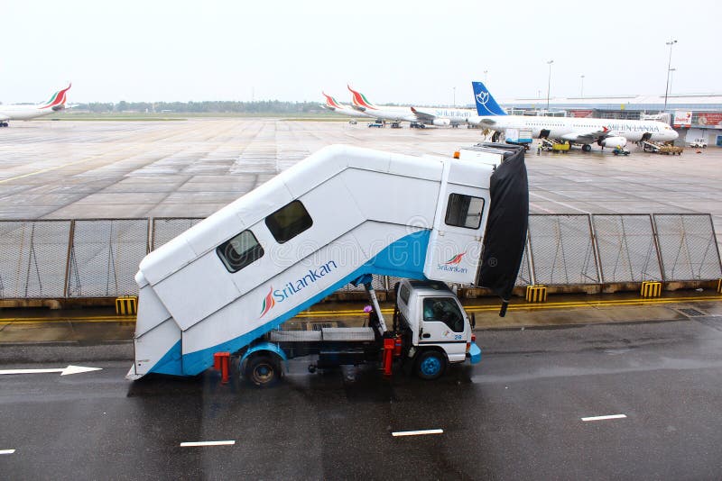 Élévateur autopropulsé, aéroport de Colombo photos stock