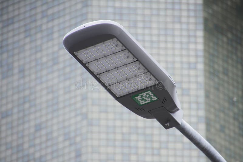 Éclairage public installé par éclairage de LED photographie stock libre de droits Éclairage public installé par éclairage de LED photographie stock libre de droits