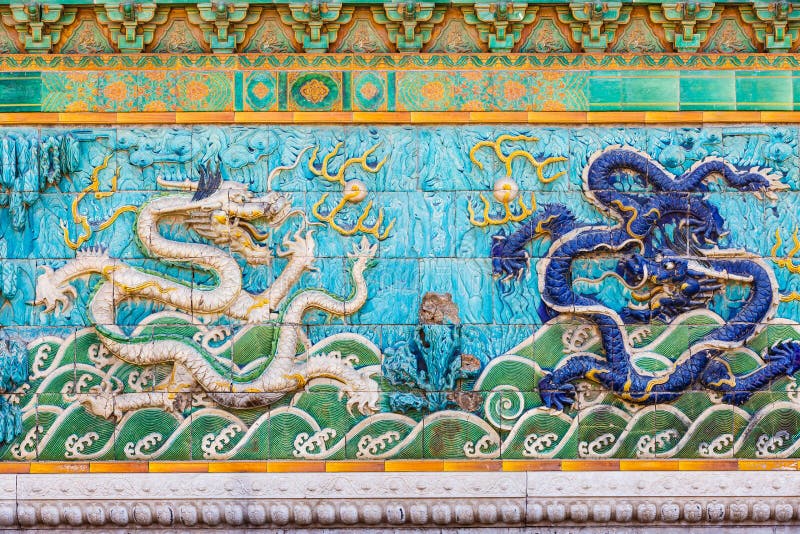 Écran De Neuf Dragons De Pékin Le Palais Impérial Image stock Image