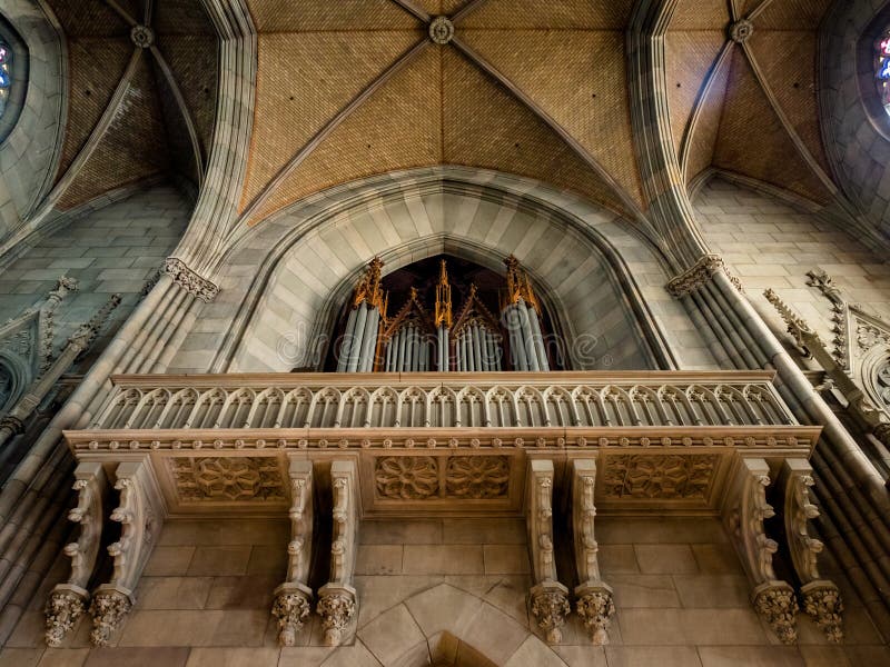 Église d'Elisabeth à Bâle, vue intérieure, architecture majestueuse photos libres de droits Église d'Elisabeth à Bâle, vue intérieure, architecture majestueuse photos libres de droits