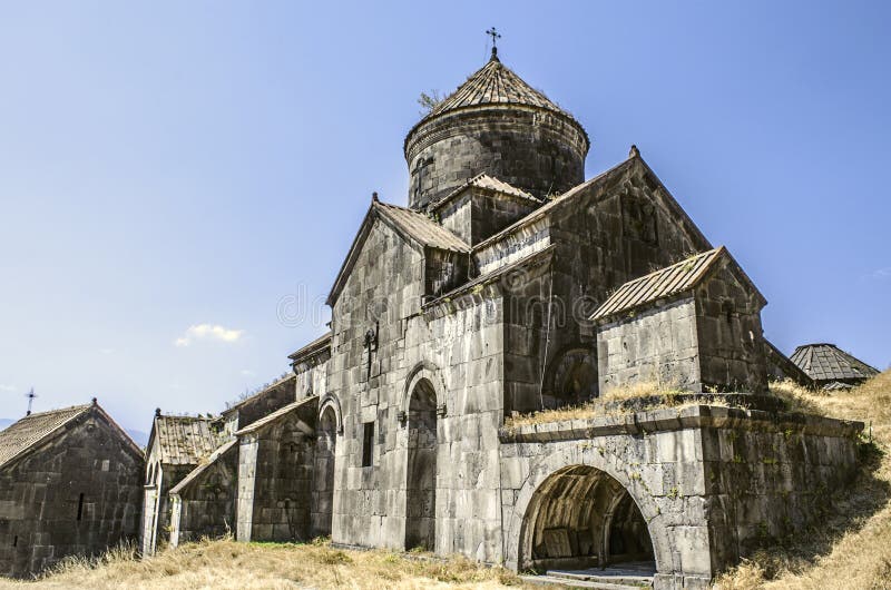 Église de St Nshan avec l'entrée dans le dépôt de livre dans le monastère photos libres de droits Église de St Nshan avec l'entrée dans le dépôt de livre dans le monastère photos libres de droits