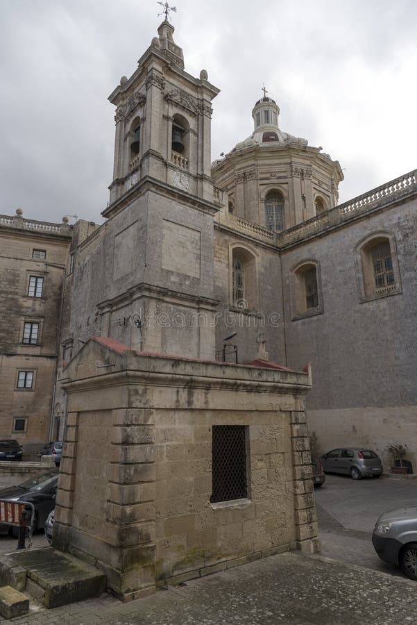 Église paroissiale de St Paul et de grotte de St Paul Rabat Malta photo libre de droits Église paroissiale de St Paul et de grotte de St Paul Rabat Malta photo libre de droits