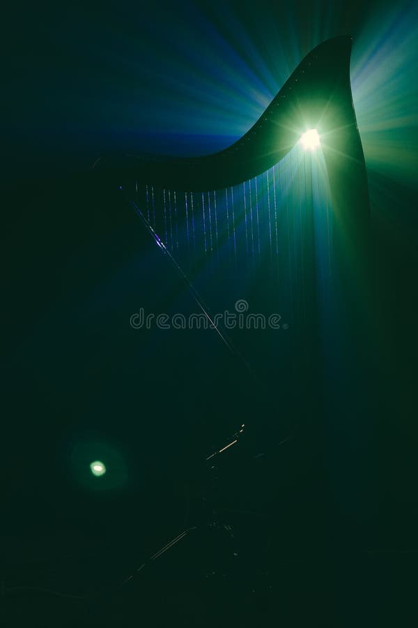 Électro harpe dans les rayons de la lumière photographie stock Électro harpe dans les rayons de la lumière photographie stock