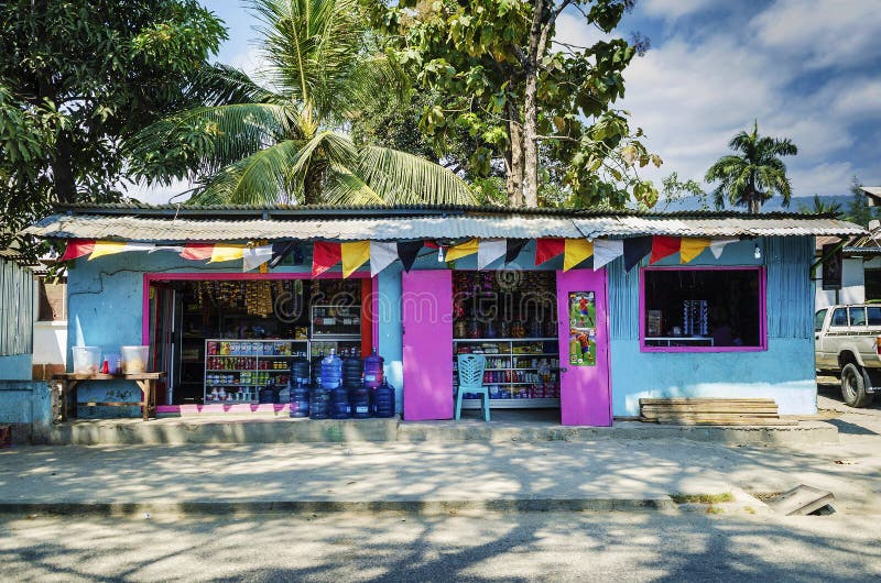 Épicerie dans la rue centrale de Dili au Timor oriental photos stock Épicerie dans la rue centrale de Dili au Timor oriental photos stock
