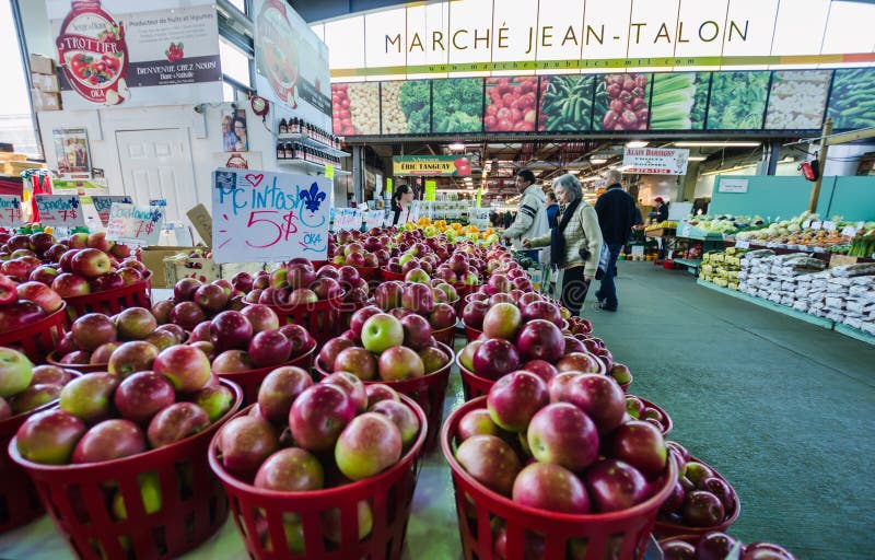 Épiceries d'achat de personnes chez Jean-Talon Market