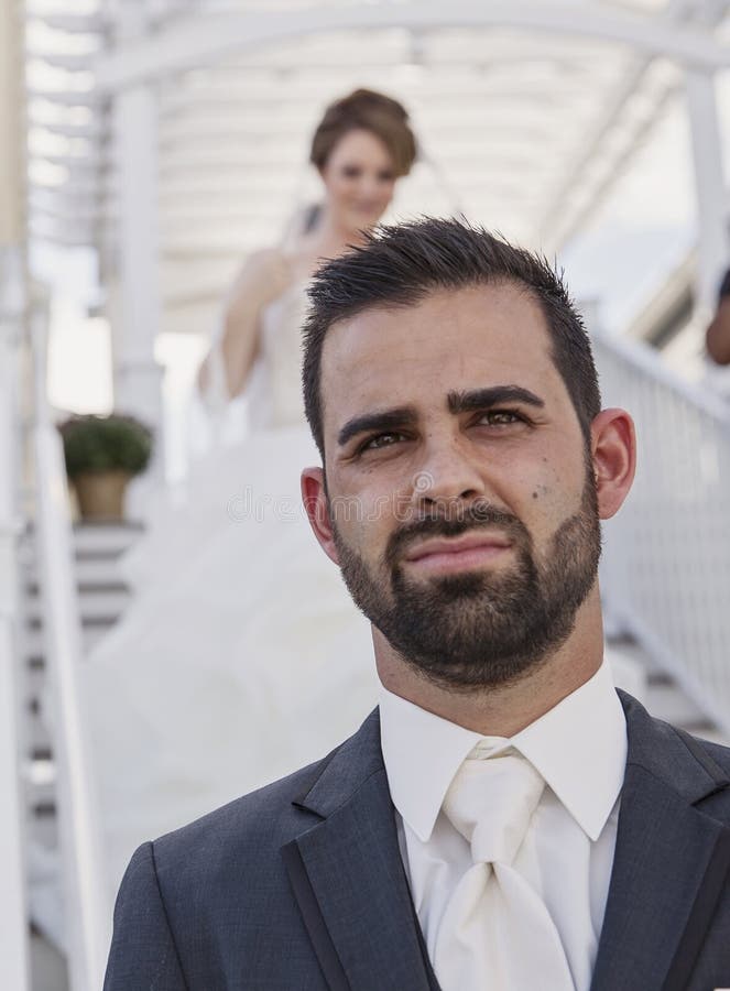 Épouser d'abord le regard photographie stock libre de droits