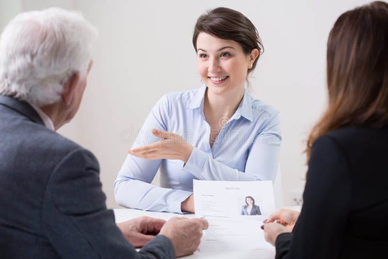 Équipe de ressources humaines pendant l'entrevue d'emploi image libre de droits Équipe de ressources humaines pendant l'entrevue d'emploi image libre de droits