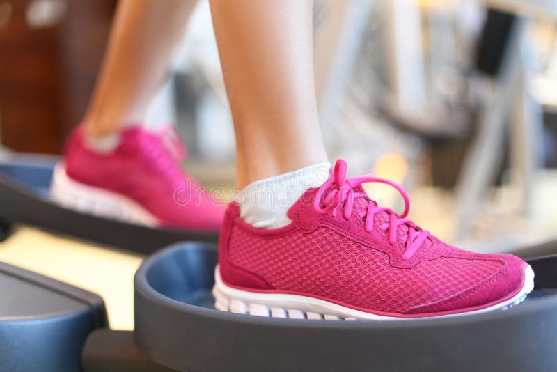 Équipement de tapis roulant de moonwalker de forme physique image libre de droits Équipement de tapis roulant de moonwalker de forme physique image libre de droits