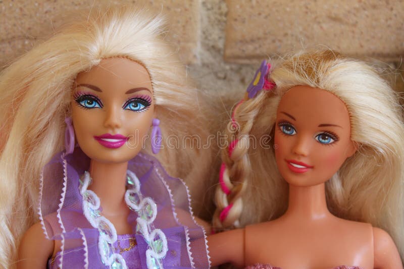 Équipements 80s et 90s de petit morceau de poupées de Barbie photographie stock libre de droits Équipements 80s et 90s de petit morceau de poupées de Barbie photographie stock libre de droits