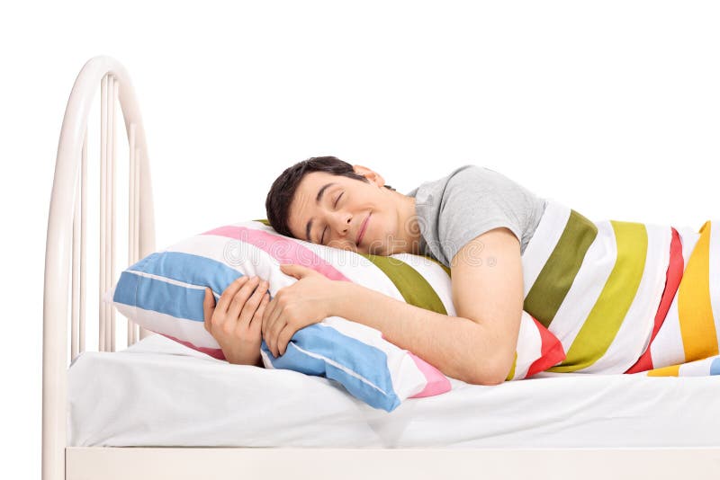 Équipez le sommeil dans un lit et rêver des rêves doux images stock Équipez le sommeil dans un lit et rêver des rêves doux images stock