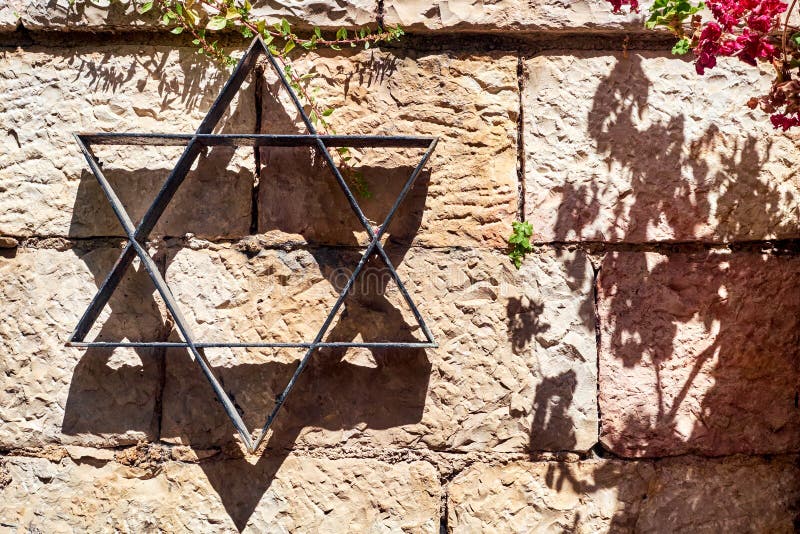 Étoile de David sur le mur en pierre photographie stock libre de droits Étoile de David sur le mur en pierre photographie stock libre de droits