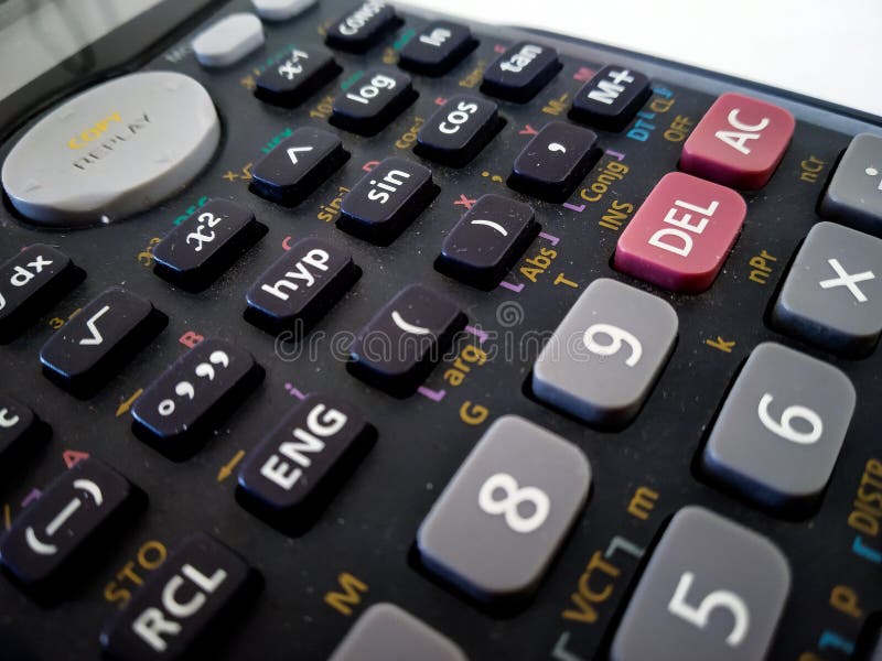 étroit de la calculatrice scientifique d'isolement avec le fond blanc photographie stock libre de droits étroit de la calculatrice scientifique d'isolement avec le fond blanc photographie stock libre de droits