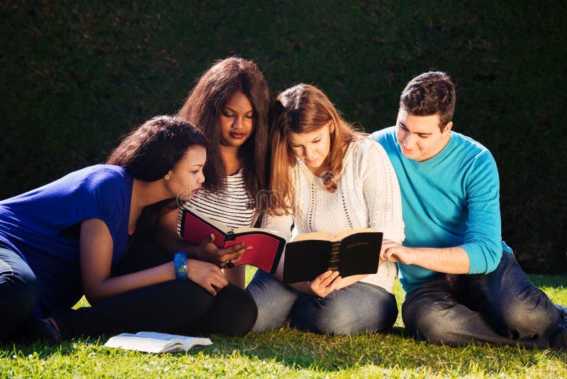 Étude de bible de groupe photos libres de droits