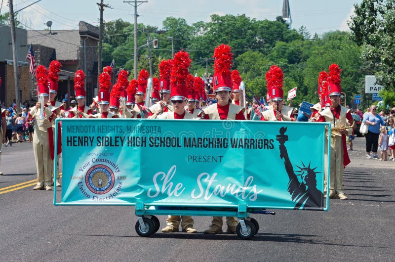 Étudiant Marching Band aux jours de Mendota photo stock Étudiant Marching Band aux jours de Mendota photo stock