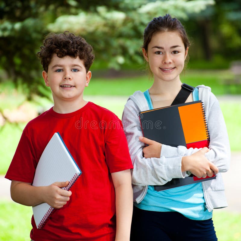 Étudiants extérieurs image stock Étudiants extérieurs image stock