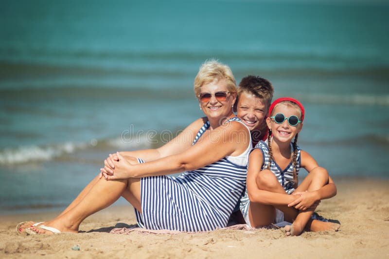 Été, vacances, concept de la famille image libre de droits Été, vacances, concept de la famille image libre de droits
