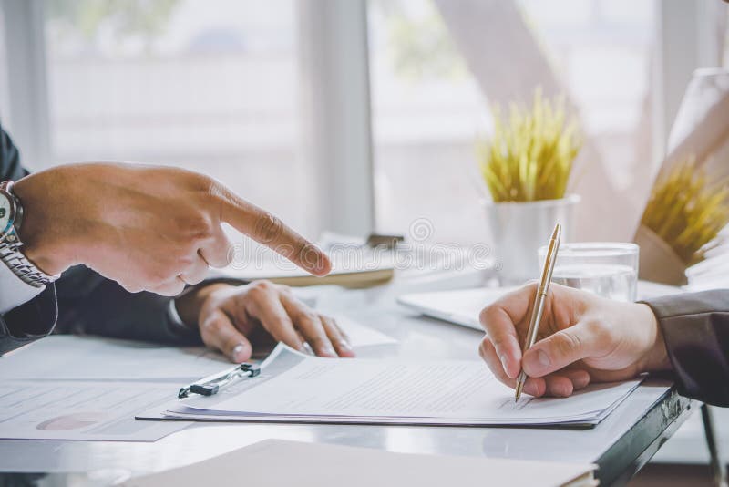 Éxito del acuerdo de contrato de los socios comerciales fotografía de archivo Éxito del acuerdo de contrato de los socios comerciales fotografía de archivo