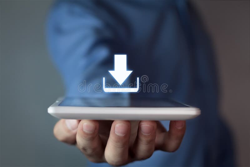 Homem segurando ícone de download. imagem de stock