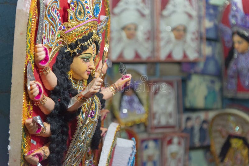 Ídolo colorido de la diosa Durga en Kumartuli, Kolkata, la India imágenes de archivo libres de regalías Ídolo colorido de la diosa Durga en Kumartuli, Kolkata, la India imágenes de archivo libres de regalías