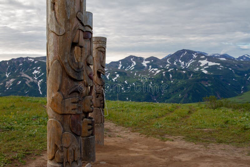 Ídolos de madera en la península de Kamchatka