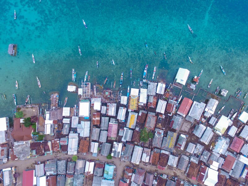 Aerial of bungin island est l'île la plus peuplée du monde