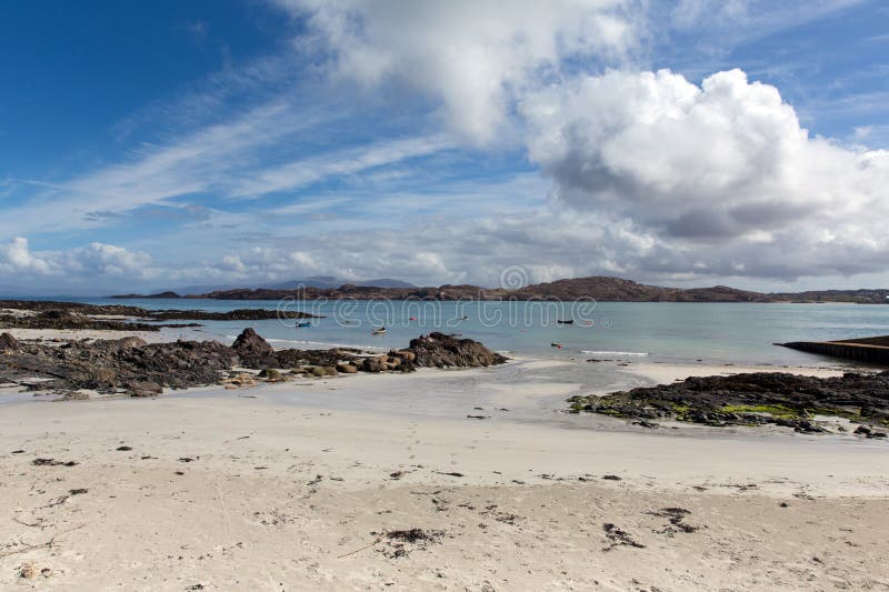 Île écossaise de plage blanche de sable de vue intérieure britannique d'Iona Scotland Hebrides à l'île Mull photos stock Île écossaise de plage blanche de sable de vue intérieure britannique d'Iona Scotland Hebrides à l'île Mull photos stock