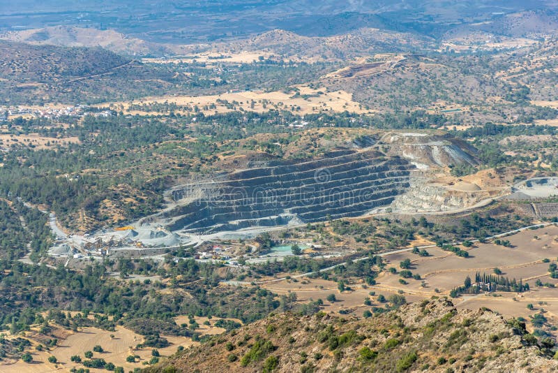 în carieră vor exista lucrări privind extracția mineralelor stock photo