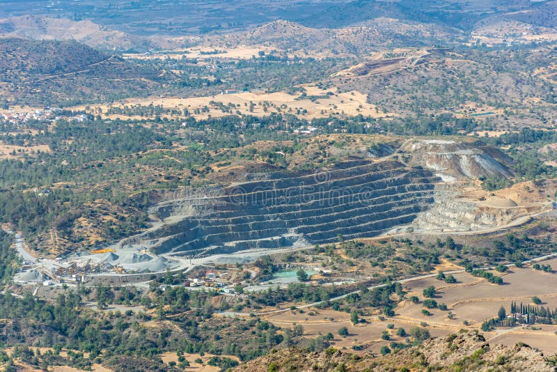 în carieră vor exista lucrări privind extracția mineralelor stock images