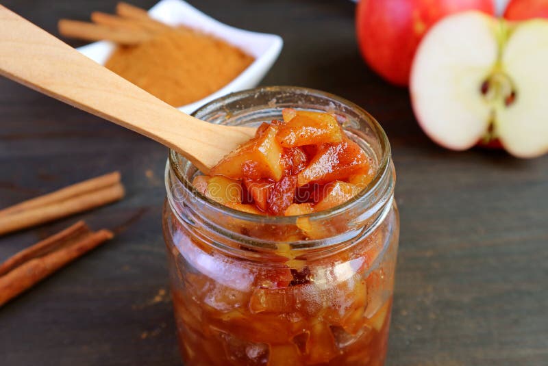 învelișul preparatului delectabil de scorțișoară caramelizată royalty free stock images