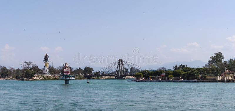 Άγαλμα της θεάς Ganga στη μέση του ιερού ποταμού Ganga σε Haridwar, Ινδία στοκ φωτογραφίες με δικαίωμα ελεύθερης χρήσης Άγαλμα της θεάς Ganga στη μέση του ιερού ποταμού Ganga σε Haridwar, Ινδία στοκ φωτογραφίες με δικαίωμα ελεύθερης χρήσης